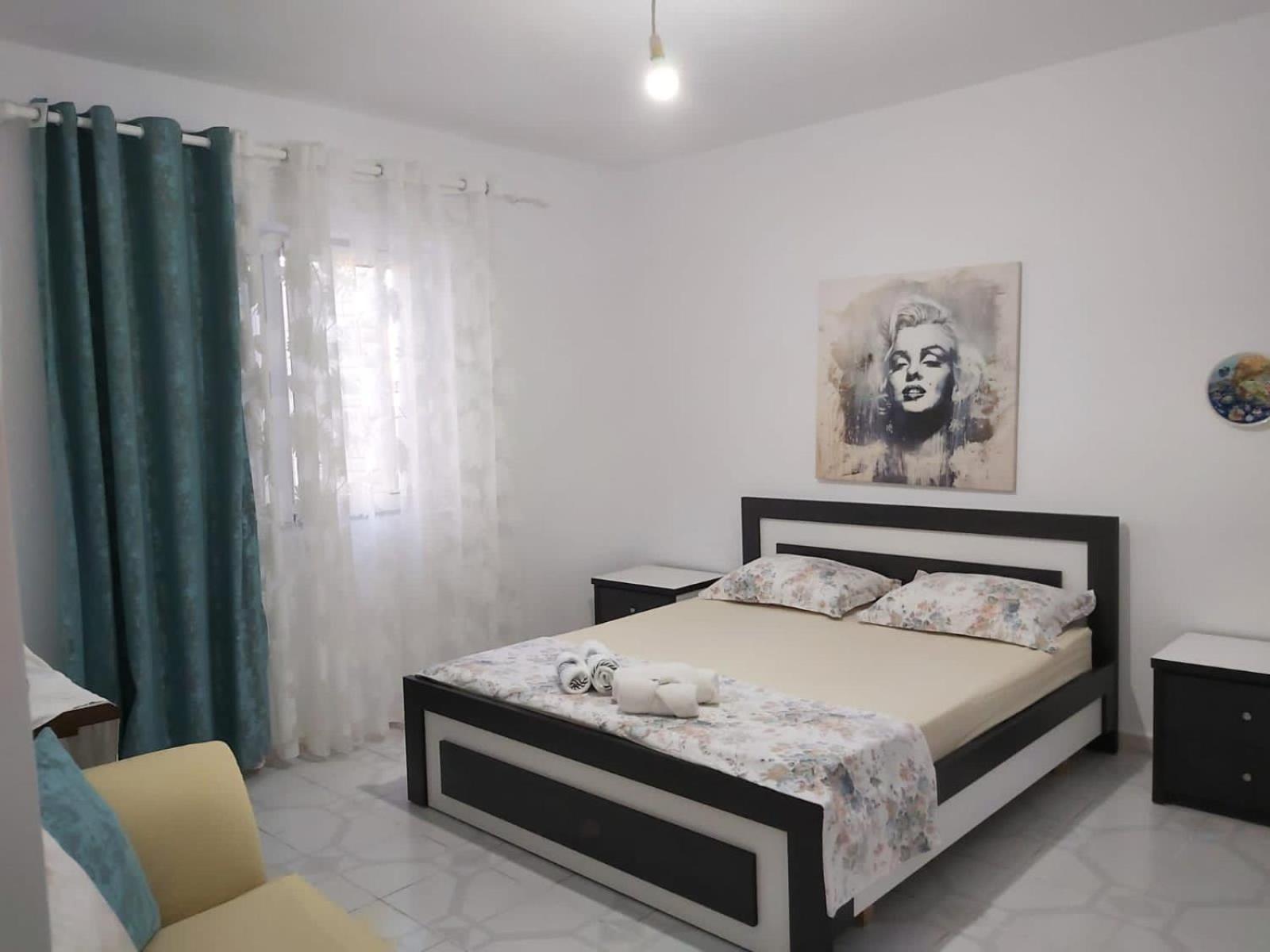 Maria's * Himare
